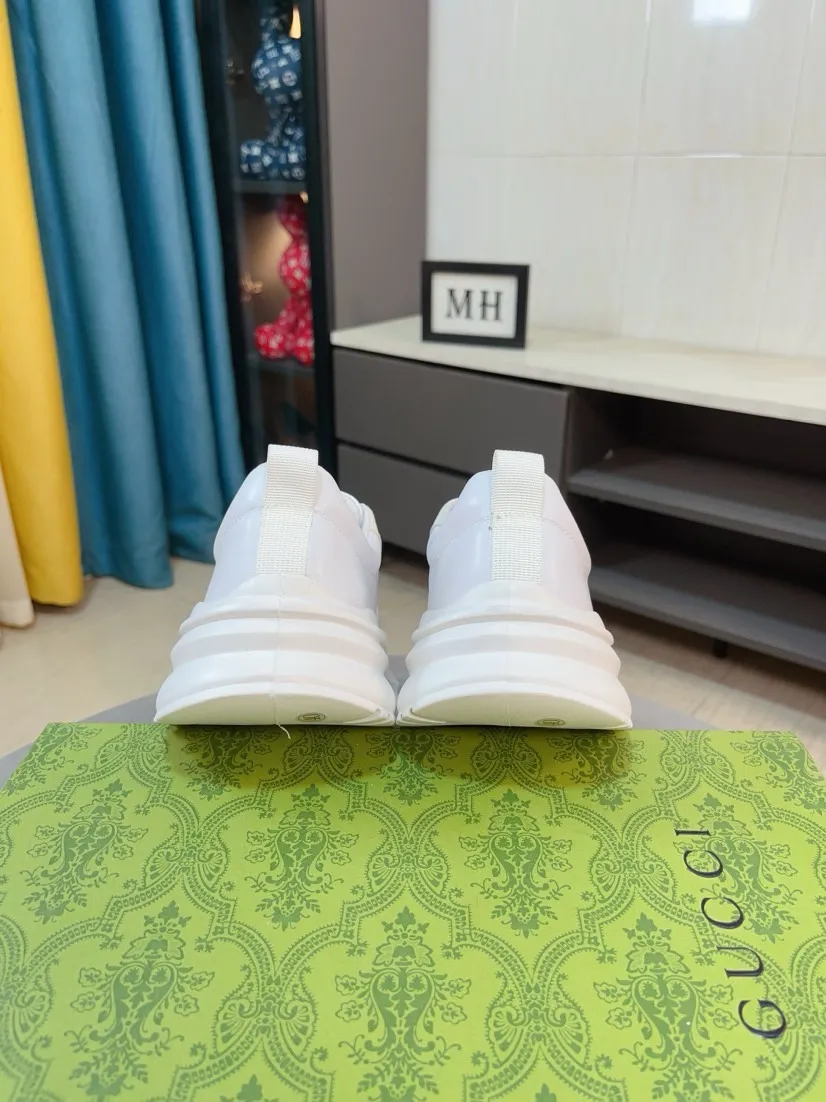 Men's shoes 💰440🌹🌹GUCCI [Gucci] New high-end brand of men's shoes, the latest fashionable casual men's shoes, trendy and versatile style, relaxed and sporty style, uppers imported from Italy, first-layer cowhide, genuine leather lining and ultra-fine workmanship. Original personalized fashionable rubber wear-resistant outsole, light and comfortable on the foot, size 38-44